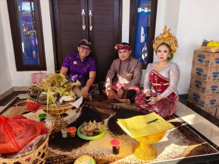 PERBEKEL SILANGJANA MENGHADIRI UPACARA SUDHI WADANI WARGA  BANJAR DINAS DELOD MARGI